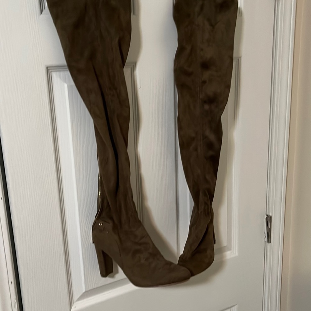 suede knee/ thigh high boots